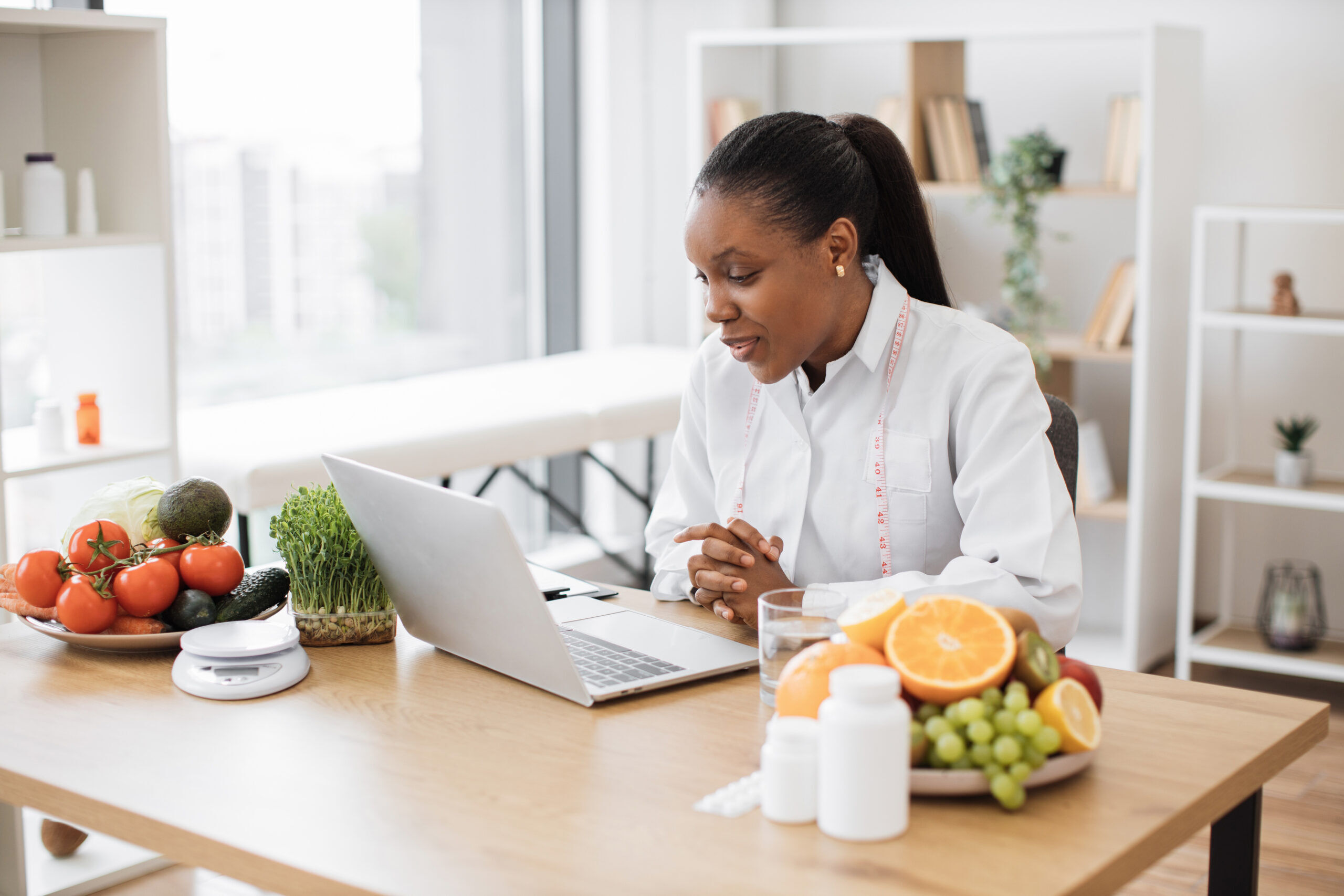 PNOE dietitian customizing nutrtion plans