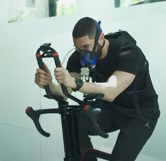 PNOĒ's validated metabolic testing device in action