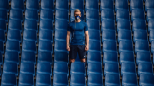 soccer player vo2 max getting measured with PNOE's metabolic testing device in the court